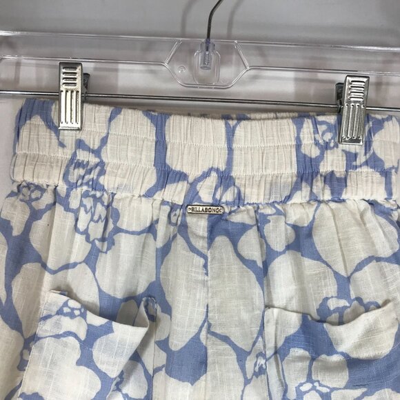 BILLA BONG - WOMEN'S SMALL WHITE & BLUE FLORAL ELASTIC WAIST LINED COTTON SHORTS - Picture 5 of 8